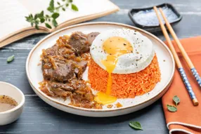 Bœuf lôc lac et riz rouge