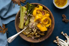 Quinoa bowl aux shimeji et poireau rôti