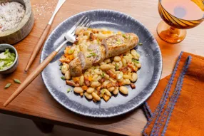 Saucisse du boucher & salade de haricots blancs au lard fumé