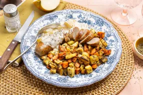 Saucisse au couteau, sauce crémeuse à la pomme et cognac et légumes rôtis