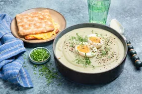 Velouté de chou romanesco aux épices marocaines, grilled cheese aillé et œuf mollet
