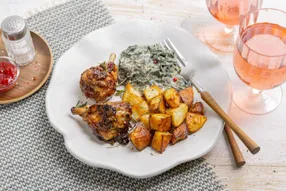 Poulet caramélisé à la confiture de cerise et épinards à la crème