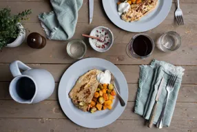 Dinde sauce au cumin, butternut et choux de Bruxelles rôtis