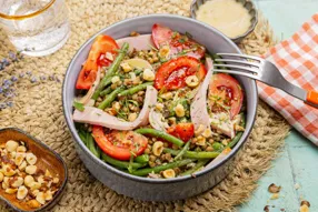 Salade de lentilles au rôti de porc, haricots verts et moutarde