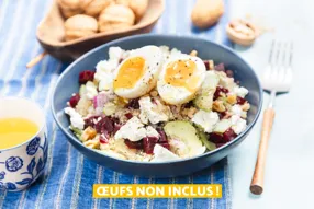 Salade de quinoa, féta, betterave et oeuf mollet