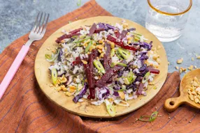 Salade de riz aux algues, betterave et chou rouge