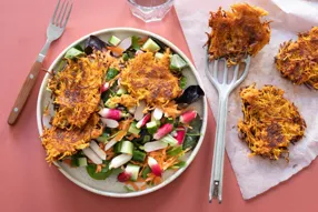 Salade colorée et röstis de patate douce au parmesan