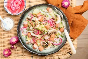 Salade de knacks, pommes de terre, champignons et ciboulette