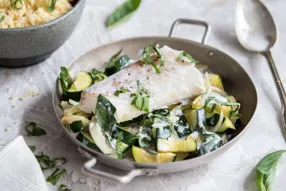 Poisson à la crème de basilic et courgette