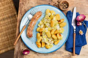 Saucisse du boucher et gnocchis au poireau et sel fumé