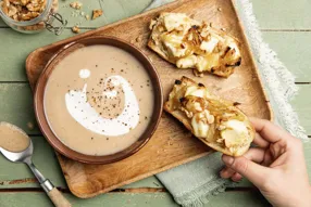 Crème de topinambours et tartines de chèvre chaud au miel