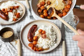 Saucisses rustiques et tomates cerises caramélisées au sésame