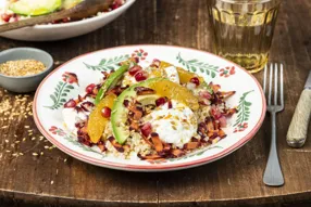 Salade de grenade, orange et avocat à la burrata