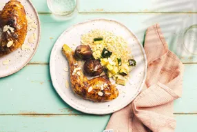 Cuisse de poulet à la marocaine, figues rôties et semoule aux amandes