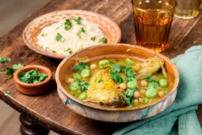Tajine de poulet aux fèves et coriandre