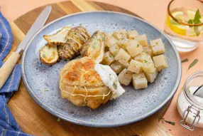 Paupiette de dinde, hasselback de topinambours et sauce blanche à l'estragon