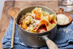 One-pot lasagna au poireau, parmesan et épices calabraises